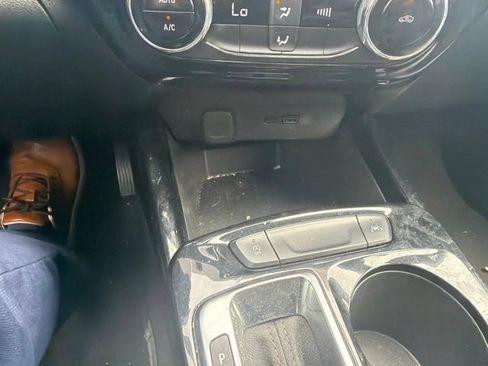Used 2025 Chevrolet Trax LT FWD image 54