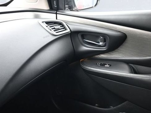 Used 2018 Nissan Murano SL w/ Moonroof Package FWD image 9