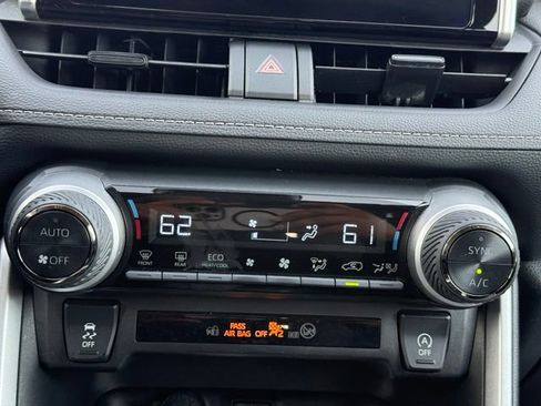 Used 2025 Toyota RAV4 XLE FWD image 21