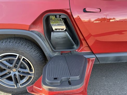 Used 2025 Rivian R1T Adventure image 24