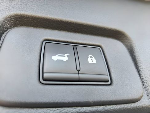 Used 2024 Nissan Rogue SV AWD/4WD image 8