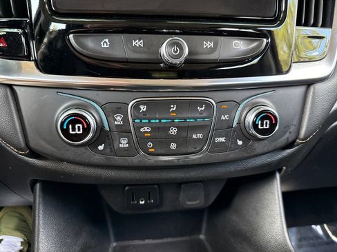Used 2021 Chevrolet Traverse LT AWD/4WD image 65
