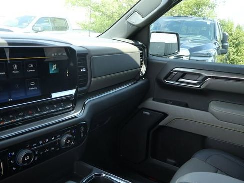 Used 2025 Chevrolet Silverado 1500 ZR2 w/ Technology Package AWD/4WD image 26