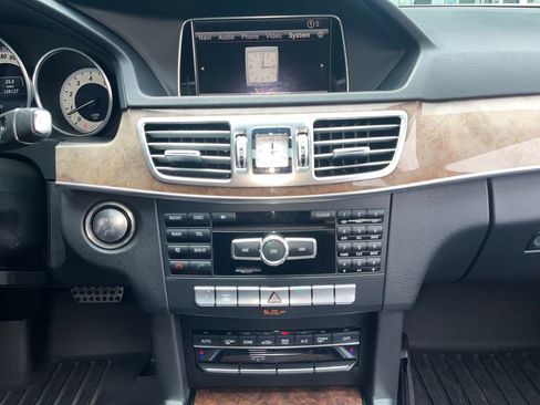 Used 2014 Mercedes-Benz E 350 Sedan image 24