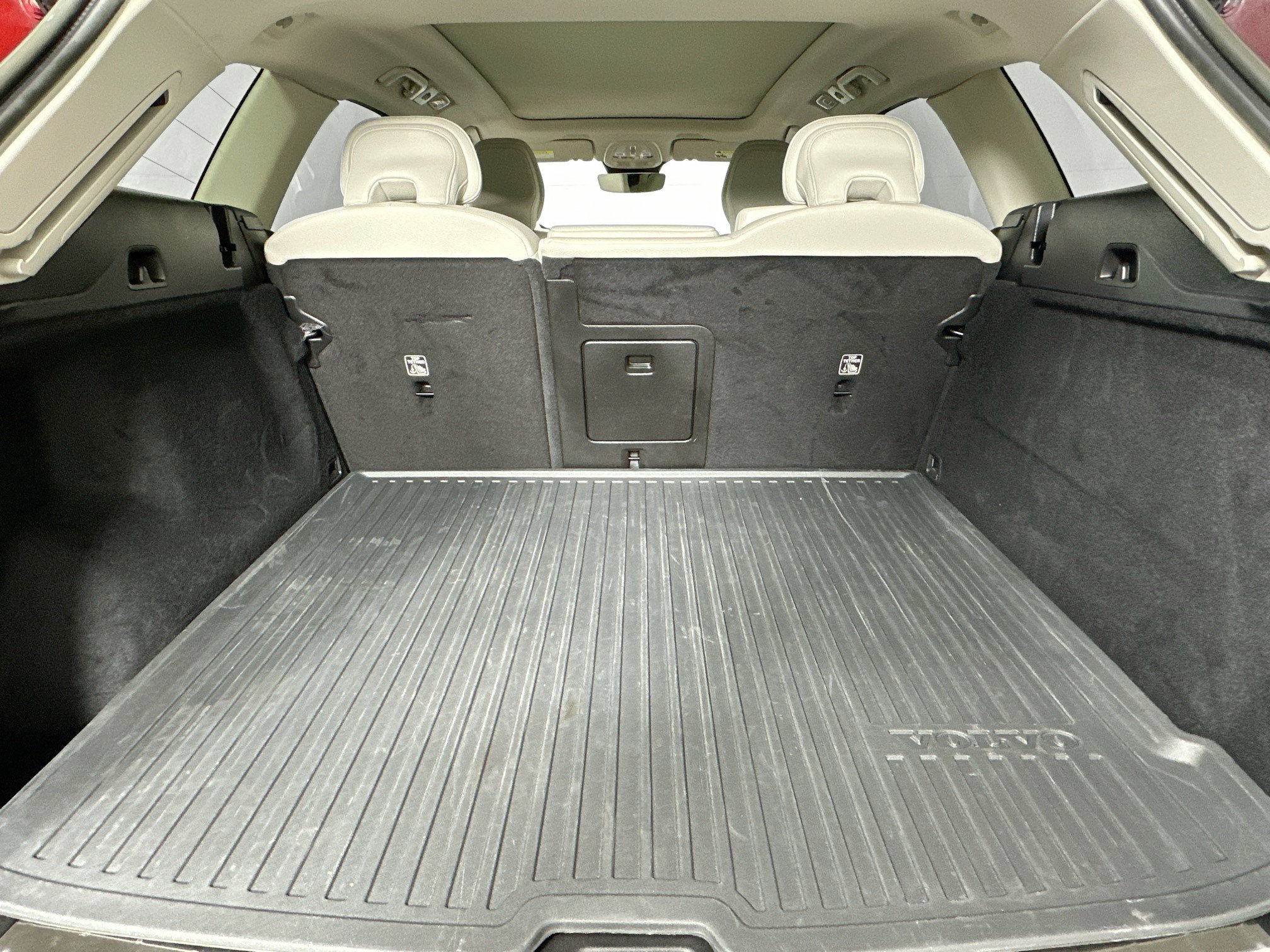 Used 2023 Volvo XC60 B5 Plus FWD image 25