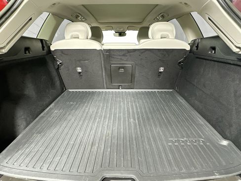 Used 2023 Volvo XC60 B5 Plus FWD image 25