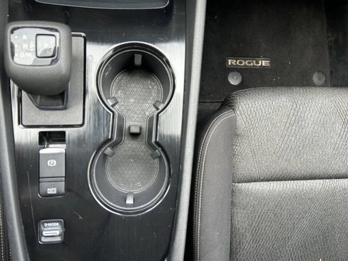 Used 2024 Nissan Rogue SV FWD image 31
