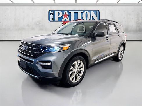 Used 2023 Ford Explorer XLT w/ Equipment Group 202A RWD image 3