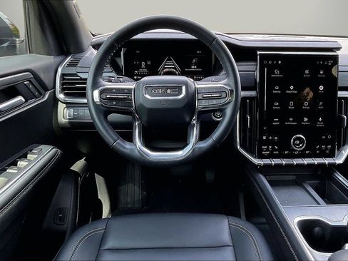 Used 2025 GMC Acadia Elevation w/ Elevation Premium Package FWD image 11