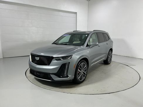 Used 2024 Cadillac XT6 Sport w/ Technology Package AWD/4WD image 19