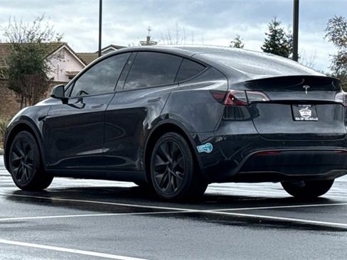 Used 2025 Tesla Model Y Long Range image 9