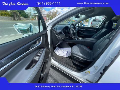 Used 2020 Buick Enclave Essence image 4