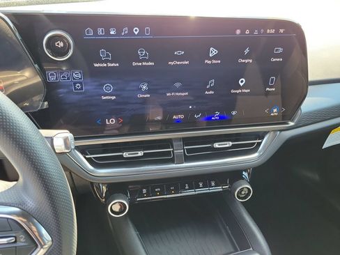 Used 2026 Chevrolet Equinox EV LT FWD image 8