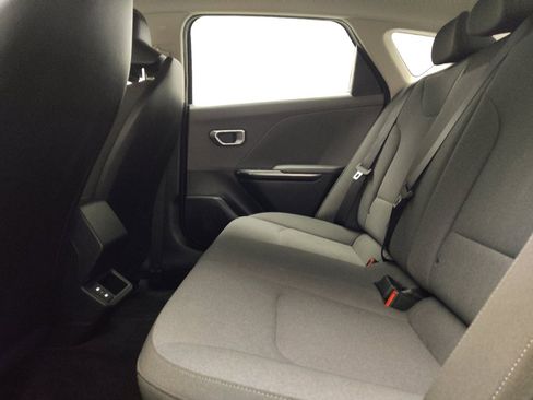 Used 2025 Kia K4 LXS image 18