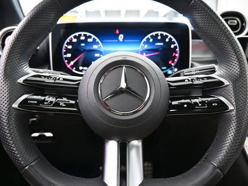 Used 2025 Mercedes-Benz GLC 300 image 24