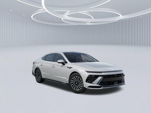 New 2026 Hyundai Sonata Limited FWD image 2