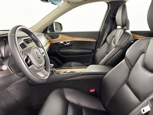 Used 2021 Volvo XC90 T6 Momentum w/ Protection Package Premier AWD/4WD image 5