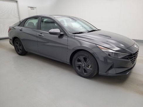 Used 2023 Hyundai Elantra SEL w/ Preferred Accessory Package image 11