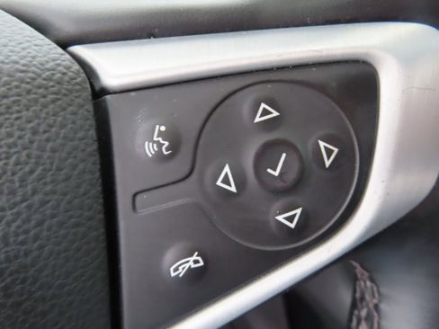 Certified 2023 GMC Terrain SLT image 17