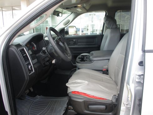 Used 2018 RAM 2500 Tradesman w/ Chrome Appearance Group image 4