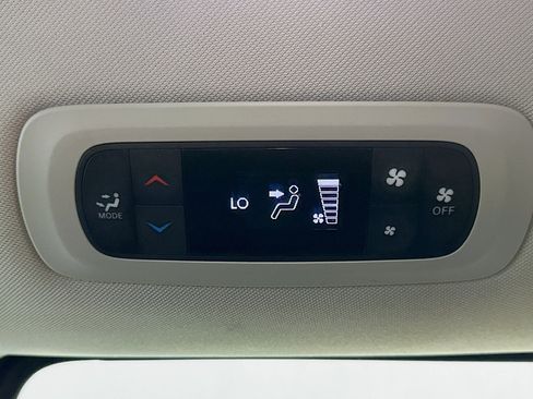 Used 2023 Chrysler Voyager LX image 23