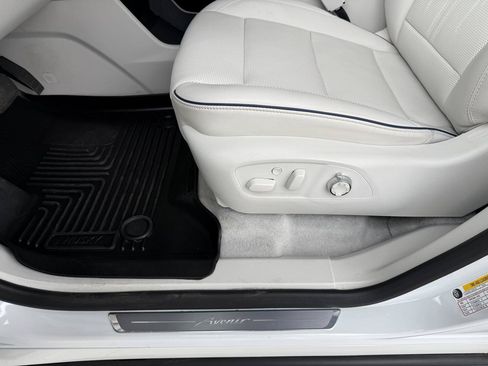 Used 2025 Buick Enclave Avenir w/ Super Cruise Package AWD/4WD image 12