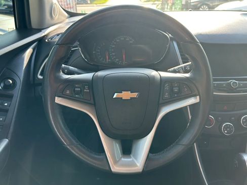Used 2019 Chevrolet Trax LT w/ LT Convenience Package FWD image 21