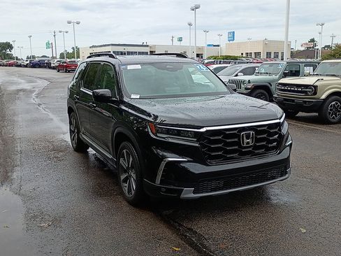 Used 2025 Honda Pilot Elite image 1