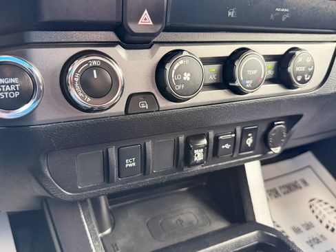 Used 2020 Toyota Tacoma TRD Off-Road AWD/4WD image 29