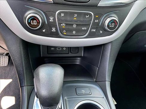 Used 2023 Chevrolet Equinox LT w/ Driver Convenience Package FWD image 24