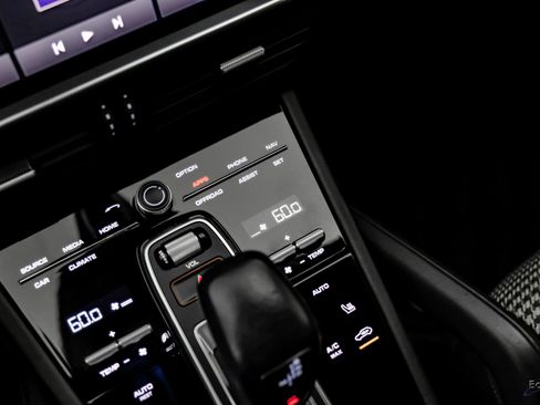 Used 2022 Porsche Cayenne Turbo image 67