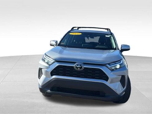 Used 2022 Toyota RAV4 XLE w/ Convenience Package AWD/4WD image 2