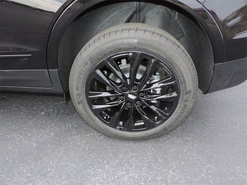 New 2026 Cadillac XT5 Luxury w/ LPO, ONYX Package image 9