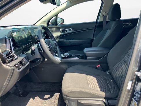 Used 2025 Kia Sportage LX FWD image 11