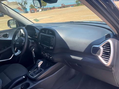 Certified 2023 Kia Soul LX FWD image 21