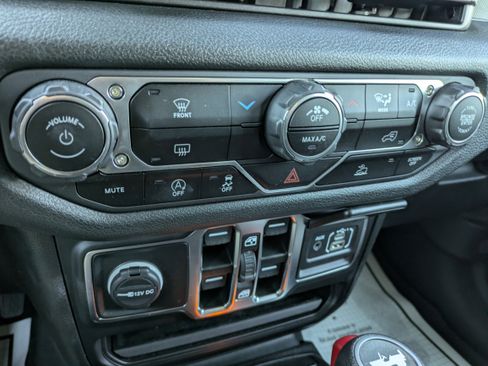 Used 2024 Jeep Wrangler Sport S image 22