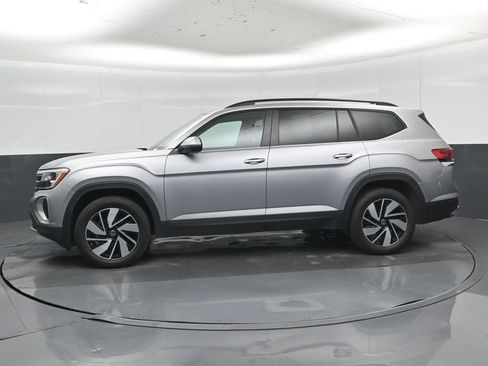 Used 2025 Volkswagen Atlas SE FWD image 32