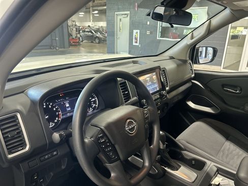 Certified 2024 Nissan Frontier SV w/ Technology Package AWD/4WD image 2
