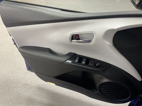 Used 2018 Toyota Prius Four Touring image 14