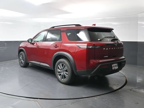 Used 2025 Nissan Pathfinder SV FWD image 12