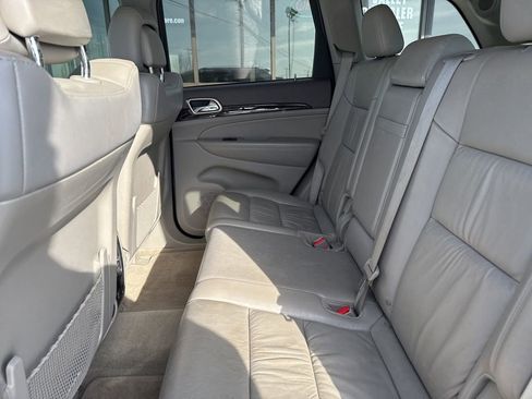 Used 2011 Jeep Grand Cherokee Laredo image 40