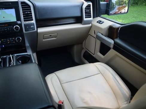 Used 2017 Ford F150 Lariat w/ Equipment Group 502A Luxury AWD/4WD image 14