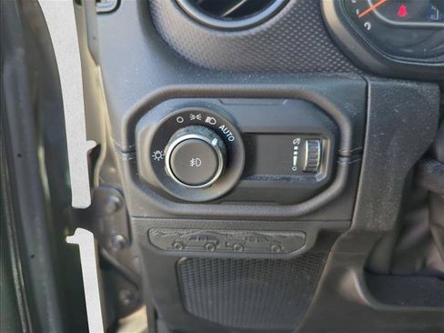 Used 2024 Jeep Wrangler Unlimited Rubicon w/ Technology Group AWD/4WD image 12