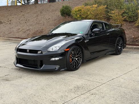 Used 2024 Nissan GT-R Premium w/ Floor Mat Package image 7