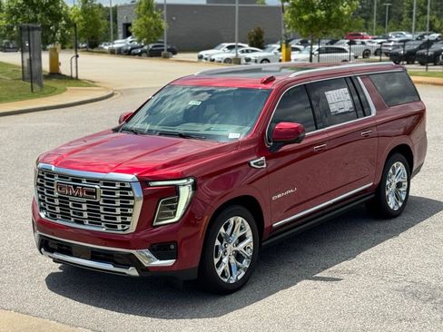 New 2025 GMC Yukon XL Denali w/ Denali Reserve Package image 10