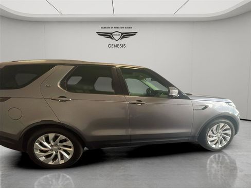 Used 2022 Land Rover Discovery S AWD/4WD image 6