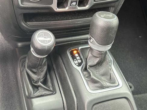 Used 2021 Jeep Wrangler Unlimited Sport AWD/4WD image 23