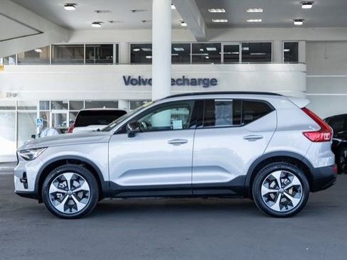New 2025 Volvo XC40 B5 Plus image 22
