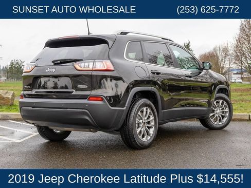 Used 2019 Jeep Cherokee Latitude Plus AWD/4WD image 21
