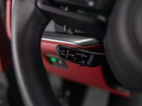 Certified 2025 Porsche Cayenne Coupe image 42